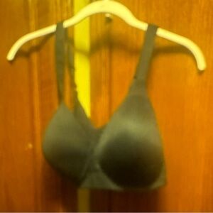 - Vanity Fair black bra EUC size 40 C